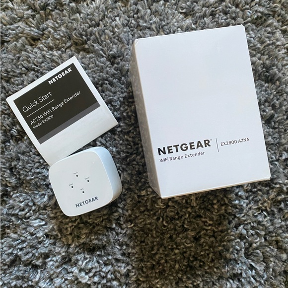 Netgear AC750 WiFi Range Extender (EX2800) - Picture 14 of 14